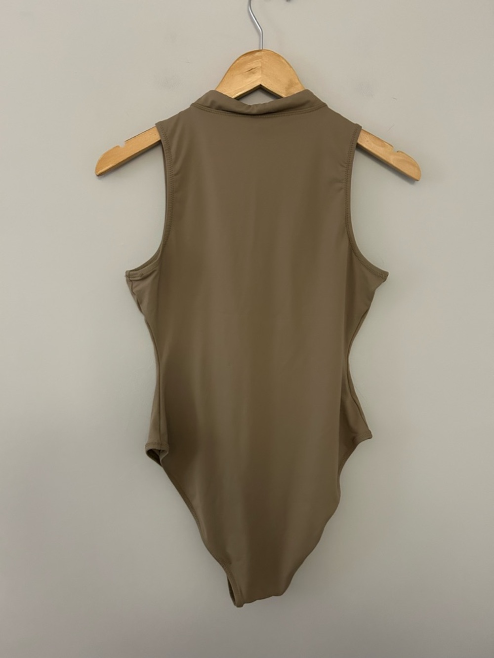 Skims Signature Swim Zip Front Sleeveless One Piece - Picture 8 of 8
